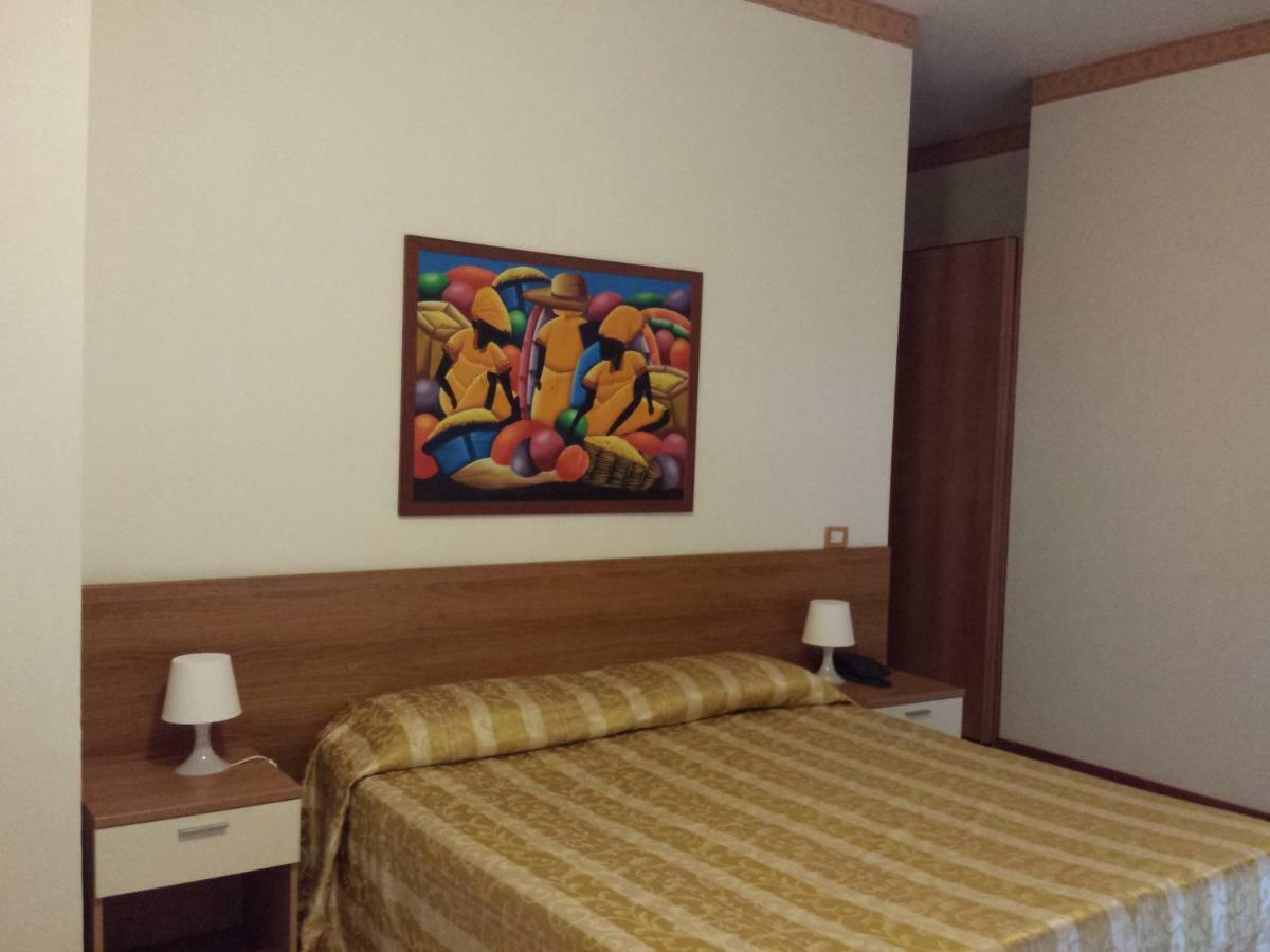 Thaire Resort Castel Volturno Bagian luar foto