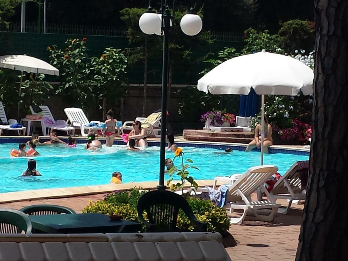 Thaire Resort Castel Volturno Bagian luar foto