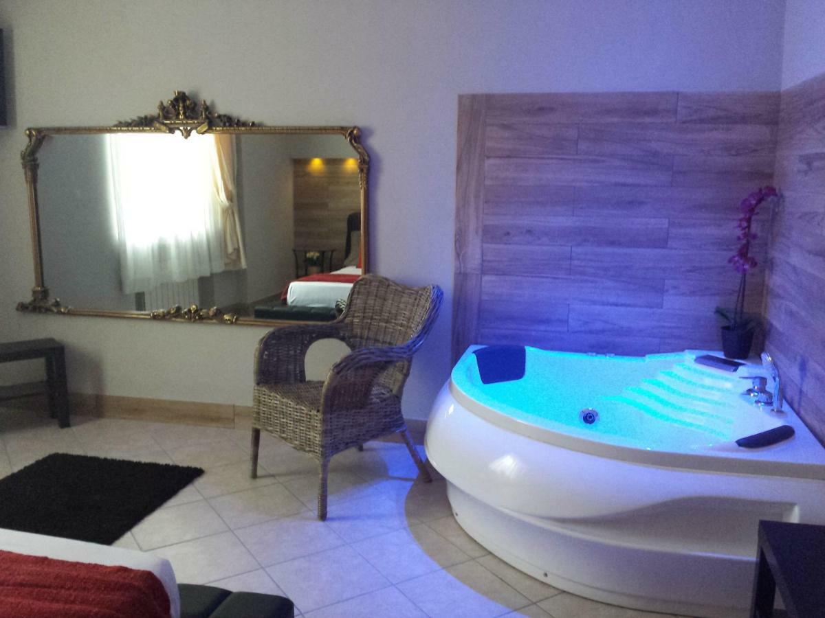 Thaire Resort Castel Volturno Bagian luar foto